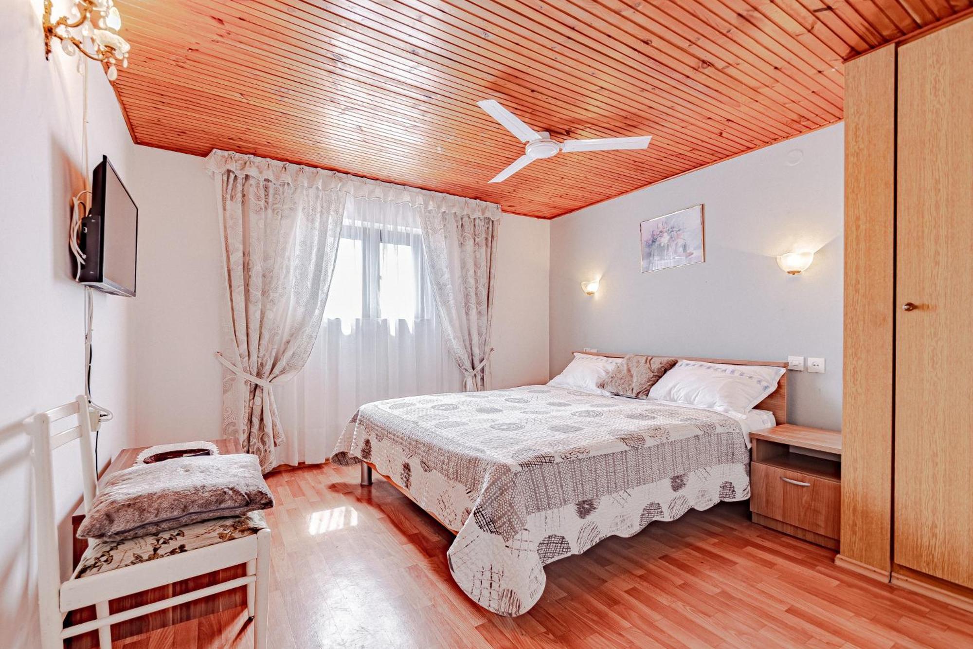 Family Friendly Apartments With A Swimming Pool Zavalatica, Korcula - 183 Exterior photo